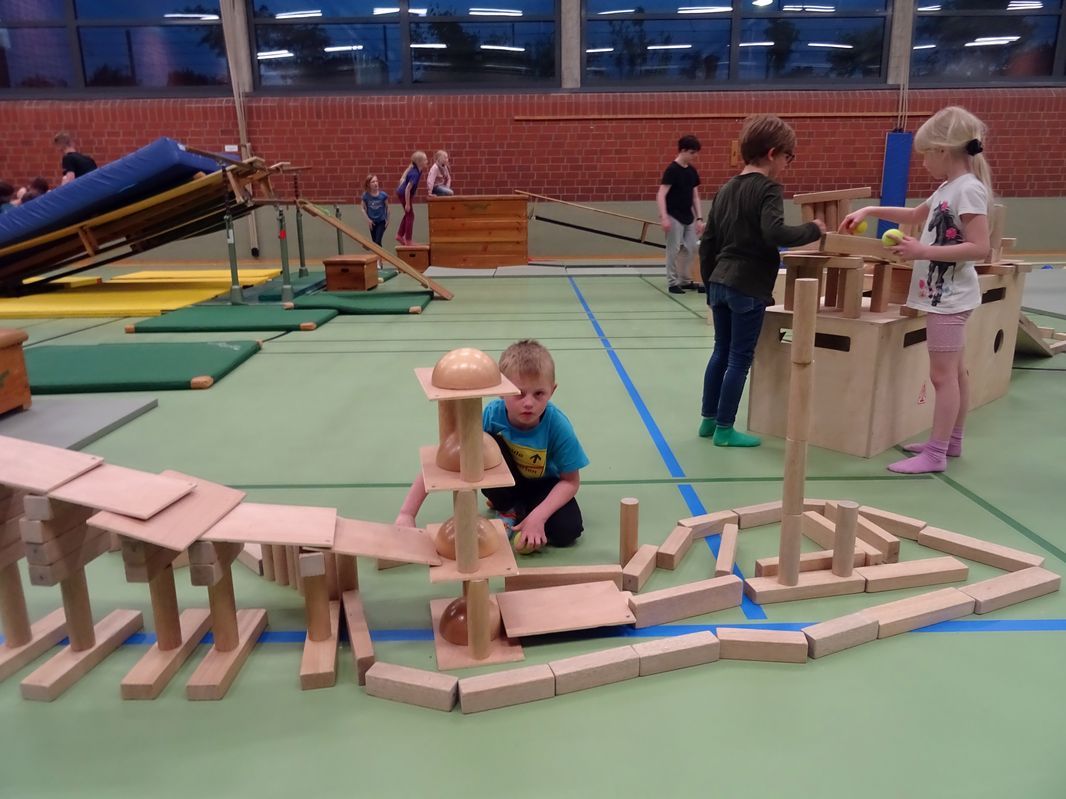 Mitternachtstraining_Gebaeude_Baukloetze_2023